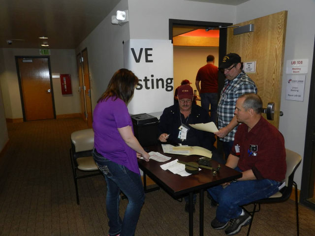 EmComm Hamfest - April 2013 — photograph 15