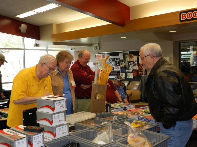 EmComm Hamfest - April 2013 — photograph 19