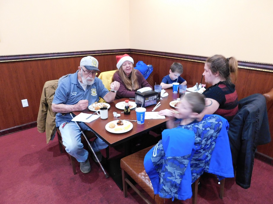 Family Dinner - December 2022 — photograph 7